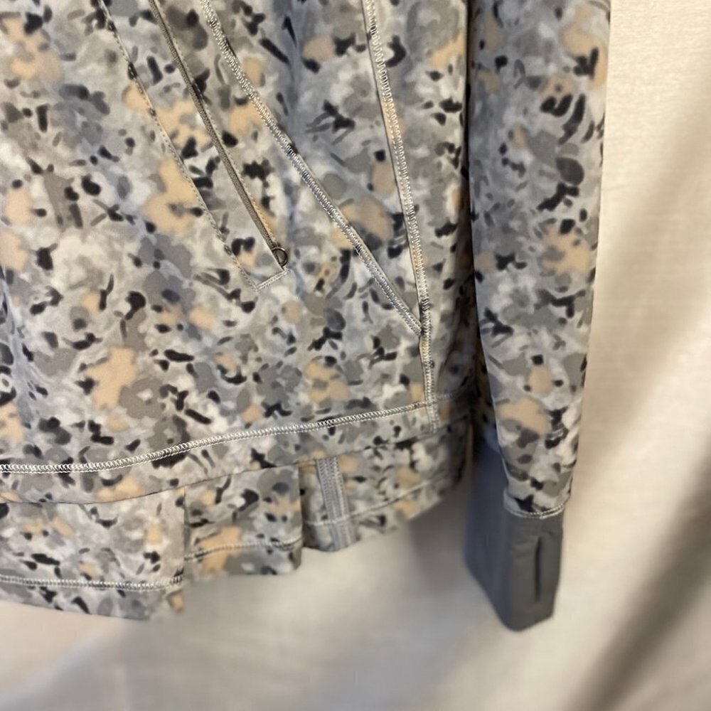 Lululemon Gather Me Slightly Ladies 6 Grey Floral - Picture 8 of 16